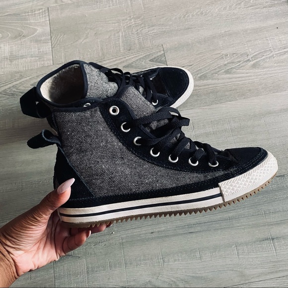 Women’s Hightop Elise Faux Fur Converse Sneaker. True to size - Picture 1 of 13